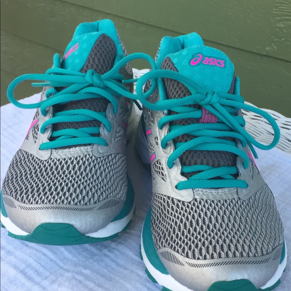 ASIC Gel-Cumulus 18 (8.5)(never worn outside home)